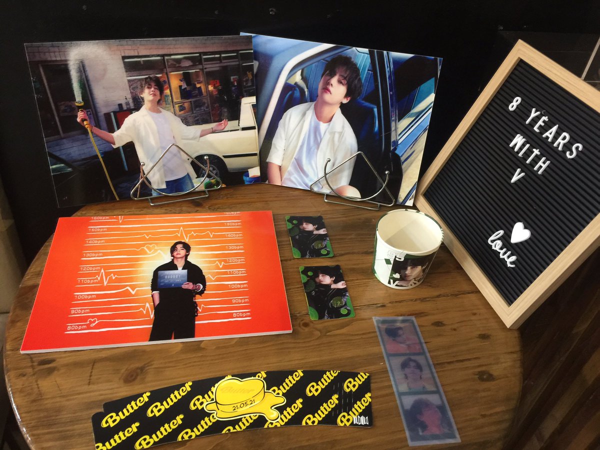 TaehgersPh's tweet photo. We are here, orders are now being prepared! Visit us or order by sending us a message! CS Kit of #8YearsWithV only Php85 and Combo meals of your choice ! https://t.co/NREzJZNkHT