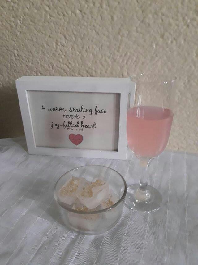 PixGabriela's tweet photo. Shine O'clock
.
.
.Pink is my attitude
.
.
.
#pinkwine🍷 #heartglass #💖 #love😍 #time⏳ #sweet #day #enjoy #smile☺ #lightpink #rosewine #happiness #friends #icegold #💛 #glitter #brillant #heart #cheers🥂 #🍾 #lady https://t.co/ZAONy2GZgS