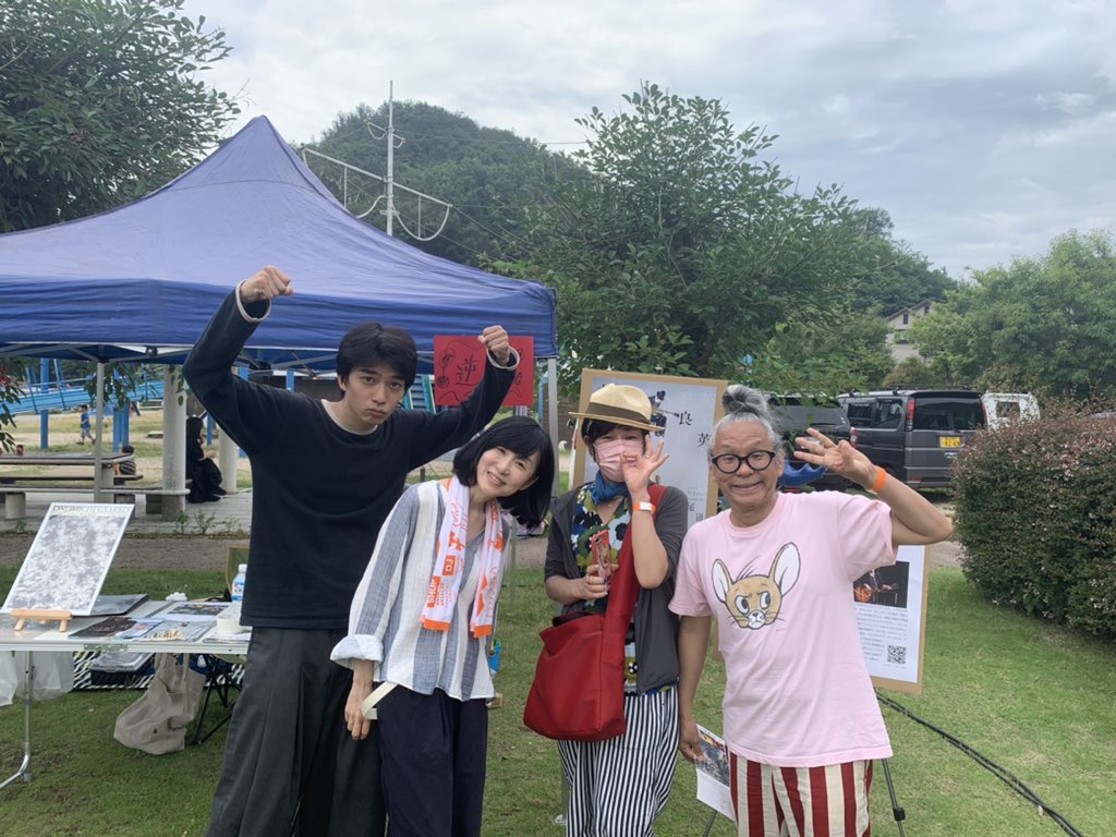gyakkofilm's tweet photo. #映画逆光
出店ブースに
#おちょやん のタイトルバックを手がけた、#犬ん子 さん、#チャンキー松本 さんがいらして、朝ドラ率が高くなってしまいました!楽しいです、尾道向島!
#映画逆光 #須藤蓮 #渡辺あや #eeeFES https://t.co/dvOSrGkXbJ