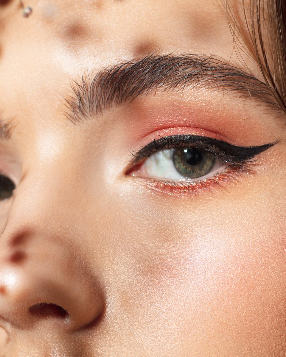 NoteSingapore's tweet photo. Mark your makeup with Precision Eyeliner for ultra black intensity in one stroke.

#NoteCosmetique #SpreadBeauty #PrecisionEyeliner https://t.co/RIAE2CqiX7
