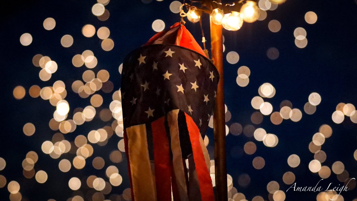 AfterLettingGo's tweet photo. HAPPY 4th OF JULY
#TheFlagStillStandsForFreedom 
#4thofJuly #4thofJulyPhotography 
#fireworks #UpNorthMichigan https://t.co/IttzKo2iZf