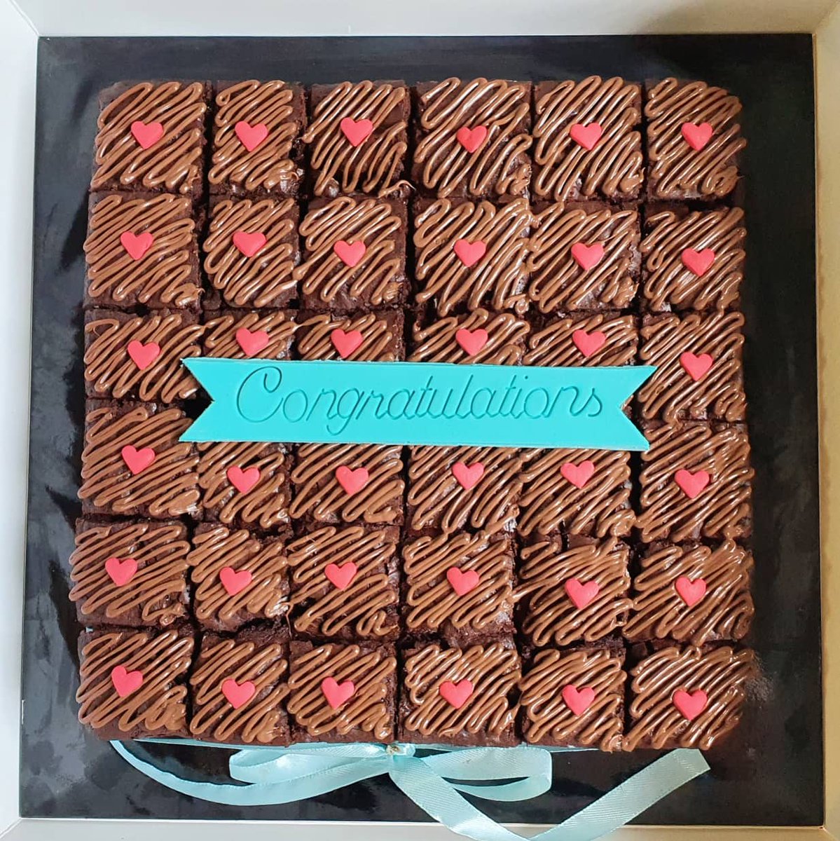 dgoldstarbakery's tweet photo. SUPER FUDGY CHOCOLATE BROWNIES 🍫 whatsapp to order yours🥰🥰 #brownies #fudgybrownies #brownieskedut https://t.co/I587uSV9AF