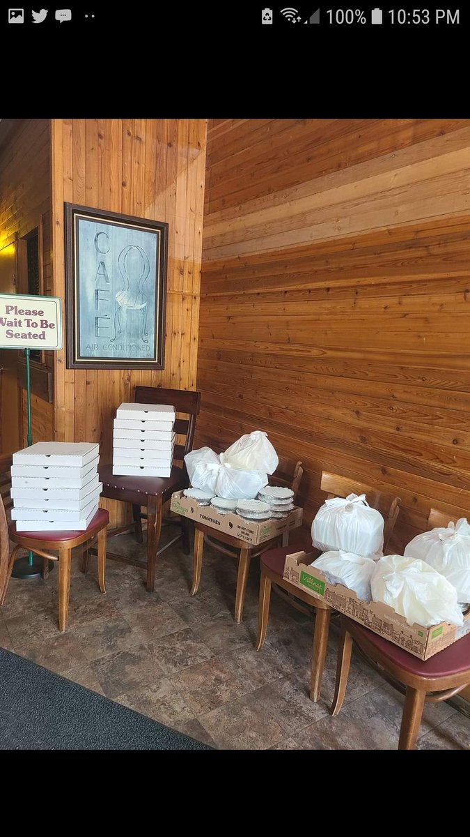 Kamscan's tweet image. Rave to Papa G's. Such good food ....    Pizza, spaghetti with meat sauce, chicken strips with fries heading out to feed the firefighters and emergency operations volunteers who are keeping our communities safe. We appreciate all the hard work to keep everyone safe.