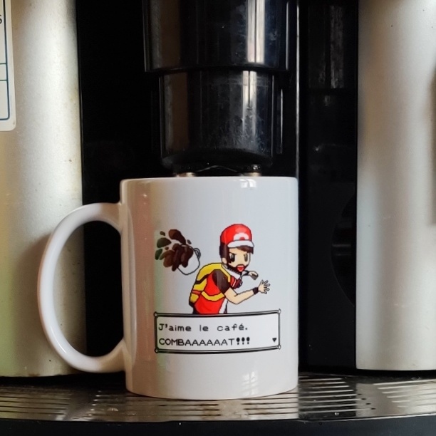 "Attrapez-les tous ! COFFEEMON !"

Le nouveau Mug avec le design Made in <a href="/Nediile/">Nedile</a>
est arrivé à la maison juste à temps pour le café !

Si vous voulez en avoir une, c'est par ici : le-cafe.creator-spring.com

#café #coffee #tasse #mug #goodies #pokemon #jeuxvideo #coffeelover