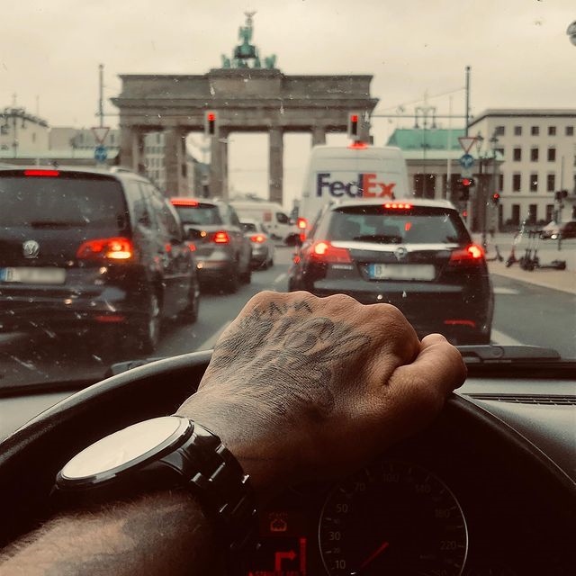 Genießt den Sonntag! 
Ich bin heute unterwegs in Berlin mit @little_team_awesome, wir testen in Berlin das 25hours Hotel 
#hoteltesten #calmobility #chriscalm
