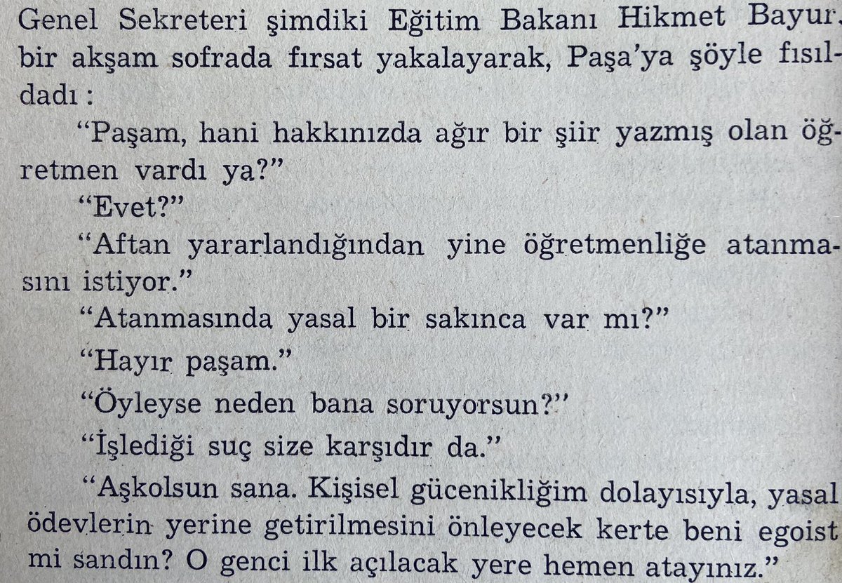 Sabahattin Ali, Atatürk karşıtı şiirler de yazıyor. Geçinmek için işe ihtiyacı var. Almanca çevirilerle hayatını kazanıyor ama yetmiyor, öğretmenlik mesleğine geri dönmek istiyor. MEB Hikmet Bayur ile Gazi Mustafa Kemal arasındaki diyalog aşağıda(Syf:76) -Sabahattin Ali  Olayı