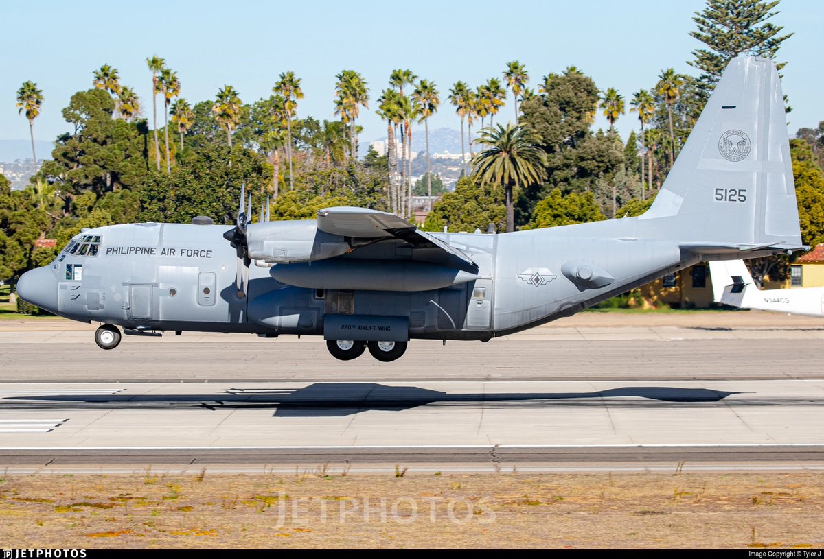 На Филиппинах разбился военно-транспортный самолет С-130 Hercules местных В...