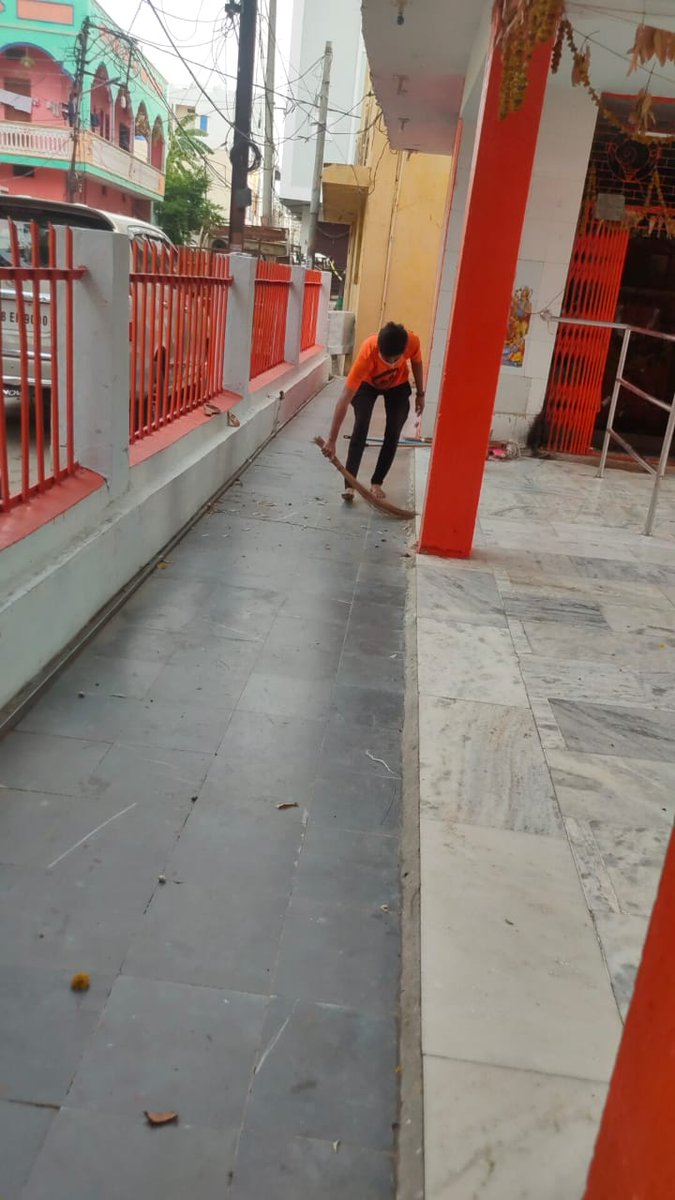 Abhijee17632307's tweet photo. #CleanTempleCleanNation #mandicleaningactivity #pronamo @Pronamotweets @KapilMishra_IND @ProSevaSangh https://t.co/GhkI8ebm1r