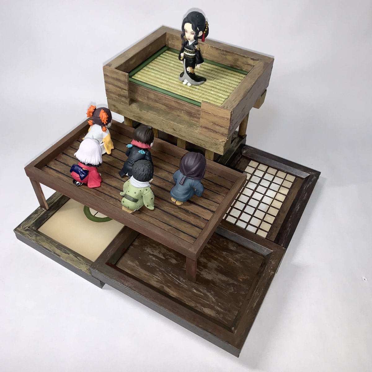 ワールドコレクタブルフィギュア～無惨様の前だぞ～ 100均商品で無限城