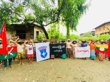 Daniel78037553's tweet photo. Daily Strike against Military Regime by residents in Tarmakan,Hpakant.
#WhatsHappeningInMyanmar 
#July4Coup https://t.co/5eBCidGIXa