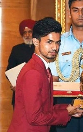 pardhan_kasana's tweet photo. ग्रेटर नोएडा के वरुण भाटी का टोक्यो पैरा ओलंपिक में चयन हो गया है। वह ऊंची कूद में भारत का प्रतिनिधित्व करेंगे। रियो ओलंपिक में वरुण भाटी ने कांस्य पदक जीता था।
@varun_bhati_hj https://t.co/wMSO6SeY5h
