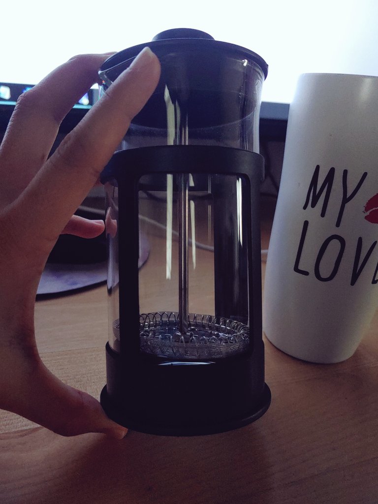 fnXsam's tweet photo. First coffee and coffee maker to try. https://t.co/2xn04LL9Kh