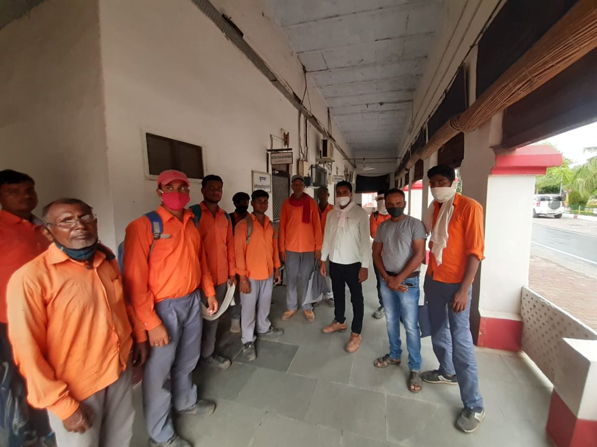 MunnaKu16933332's tweet photo. #take_back_your_order_srdenc_jhs 
#take_back_your_order_srdenc_jhs 
@GMNCR1 @drmncrald @PiyushGoyal @ChandMu32497179 @AIRTUINDIA 
ट्रकमैनो  को शोषण करना बन्द करो। https://t.co/qm1mnClbSu