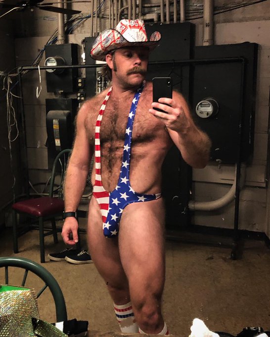 1 pic. Happy 4th of July!
•
•
•
•
#4thofjuly #merica #redwhiteandblue #hunterharden #gogo #bearevents