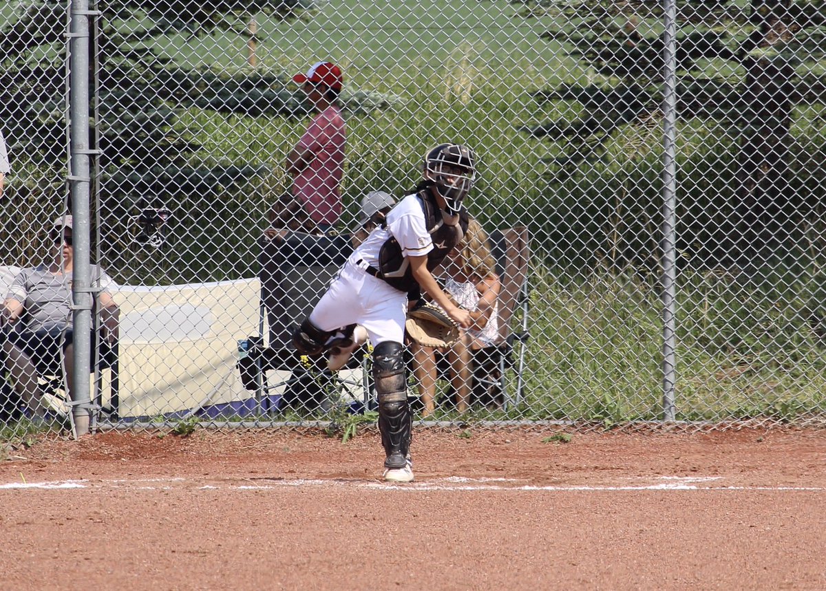 ChrisBarbeau2's tweet photo. Ryan getting it done in “his office”, behind the dish on Saturday for the Calgary Bucks 15U #baseball #catching #catchers #baseballcatchers @OntarioYankees @OntCardinals @Ontariotusksba1 @BaseballOshawa @TorontoMets @ClaringtonFJSL https://t.co/YmkK8ptFKi