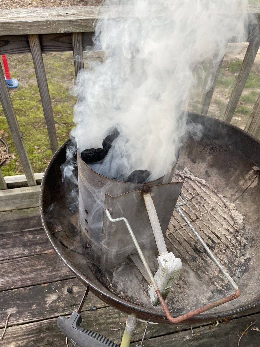 Will_Tvpaw's tweet photo. Itβs a beautiful morning to smoke some pork. #4thofjuly #independenceday #america #bostonbutts #kingsfordcharcoal #weberkettle #bbqpork #bbq #pulledpork #tevepaugh2021 https://t.co/OgraZu9pWk