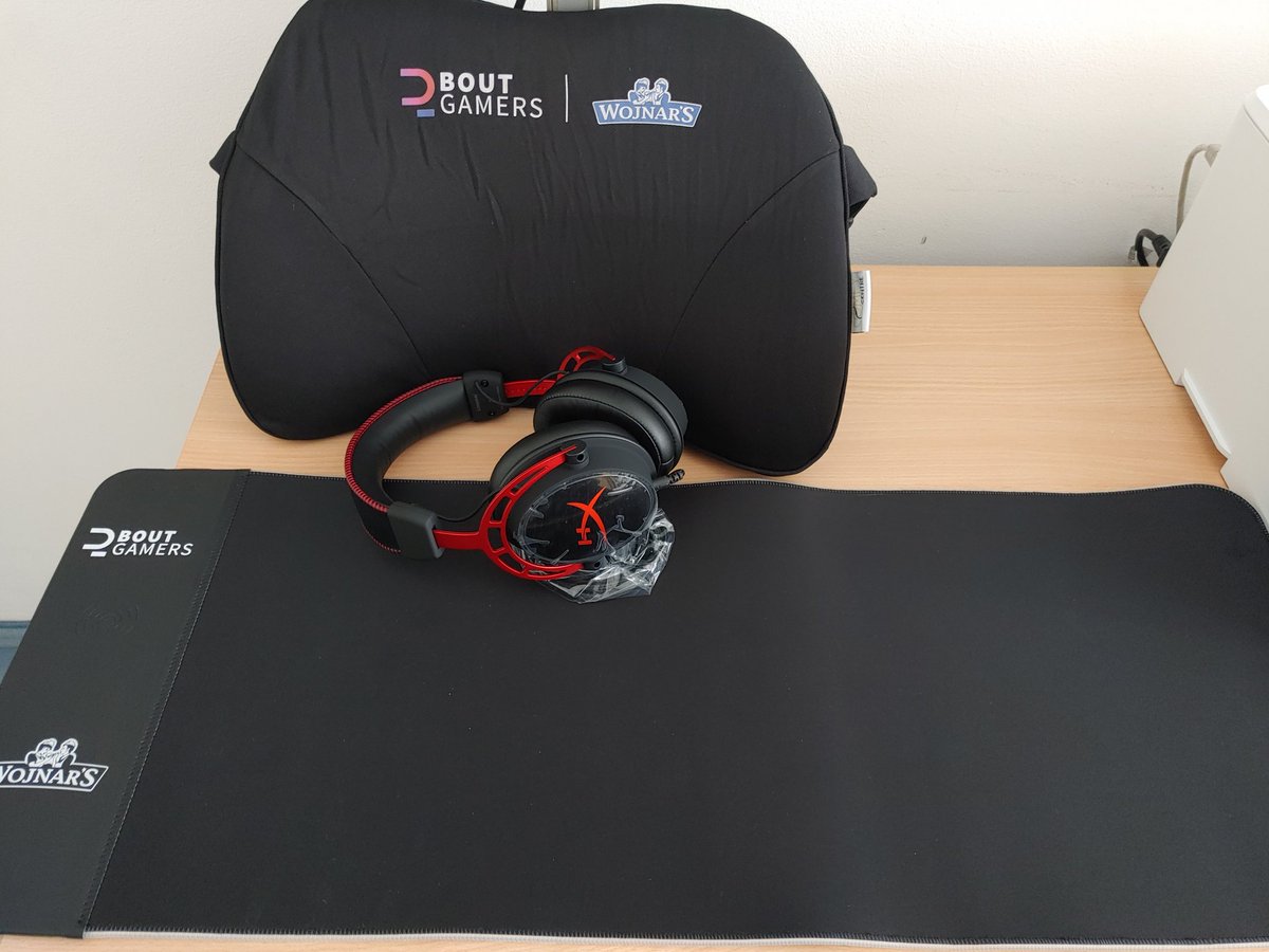 Niyari02's tweet photo. Frisch aus dem Urlaub zurück und das Paket von @boutgamers_gg ist da 😍

Jetzt kann das zocken so richtig losgehen 💪🤓 https://t.co/jv3i6OL4wC