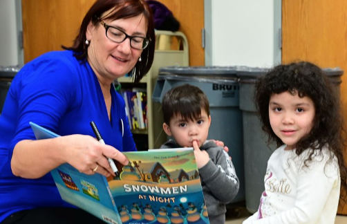 ALChicagoland's tweet photo. Our Operation School Bell is the signature philanthropic program of Assistance League, serving local communities by providing clothing and supplies as well as helping meet the health, hunger and literacy needs of those served. #Literacy #Reading #Preschool #Kindergarten #ALCW https://t.co/P9RfGzEo1Y