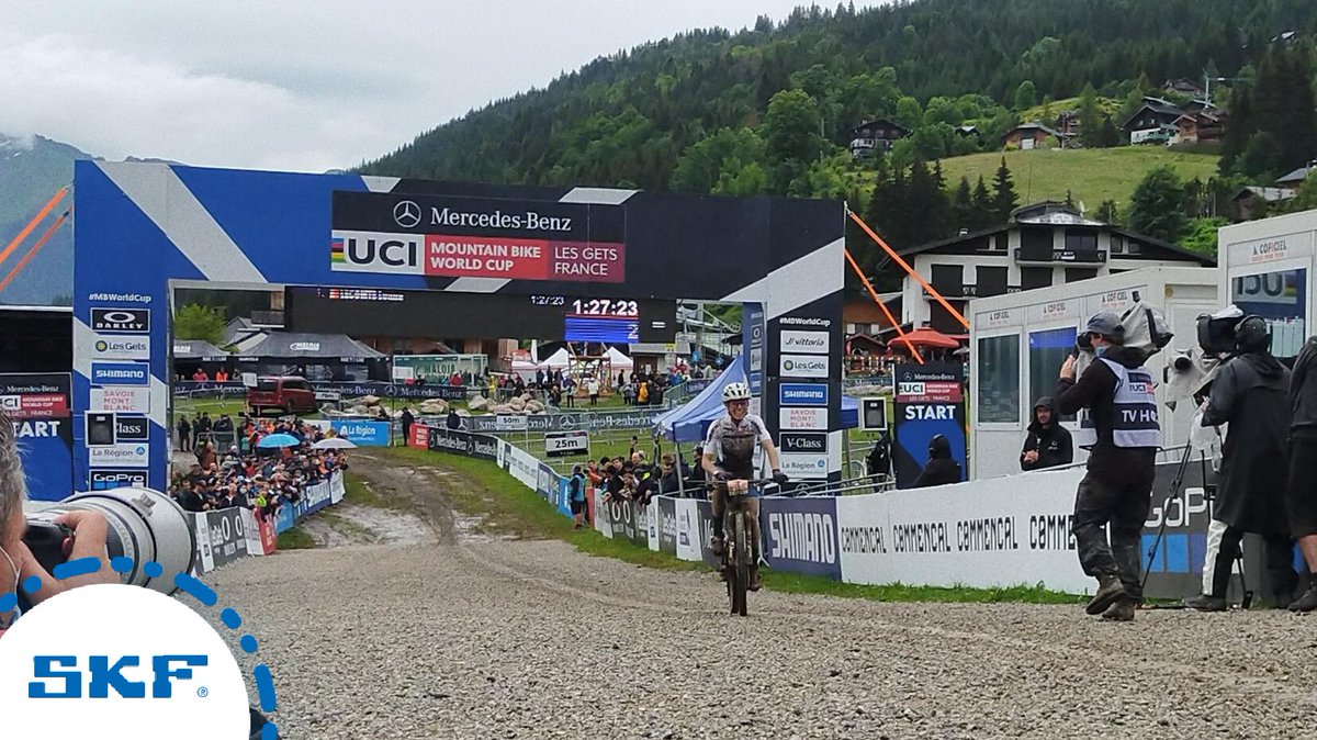 4️⃣/4️⃣ !! 
 
La Haut-Savoyarde <a href="/LoanaLecomte/">Loana Lecomte</a> s'impose aux Gets, devant son public, et reste invaincue en Coupe du Monde VTT XCO cette saison 🤩

#JeRouleAvecSKF #MBWorldCup