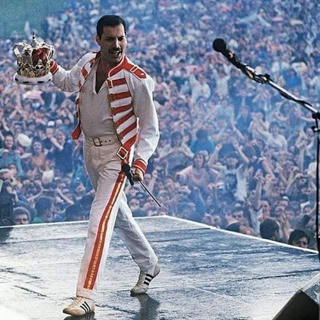 Farrokh_Mercury's tweet photo. Are you ready,  for Ireland? 🇮🇪 🍀🐑✨
Tomorrow,  on July 5th Queen played in the wonderful atmosphere of Slane Castle 🇮🇪🍀 on the "green Island". 
It is the last triumphant performance of @QueenWillRock on the Island 🇮🇪🍀🐑
©️ Queen Productions Ltd https://t.co/iH1K3ZPLm7