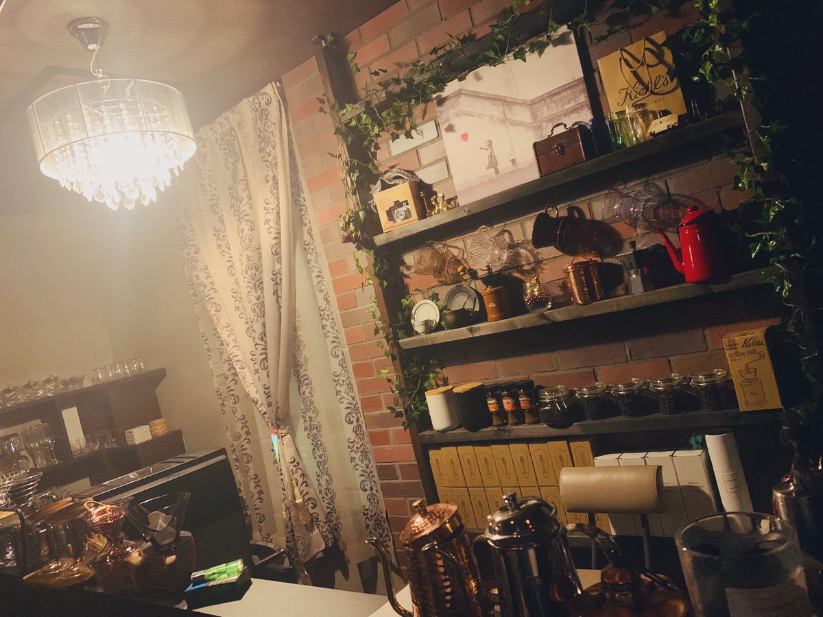 _borisan_'s tweet photo. Cafe＆Barを第5人格やる人のたまり場にしたい https://t.co/TVPsQOYTth