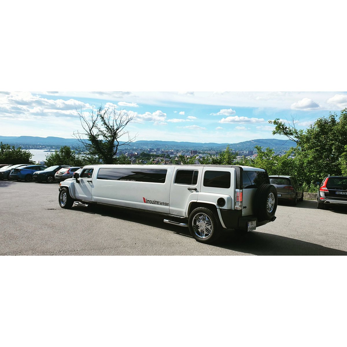 LimousineSent1's tweet photo. #limousinesentralen #limousine #limo#utleie #Oslo #ekeberrestauranten #firma #fest #party #2021 
#tel40050051 https://t.co/6QI1iPh5XL