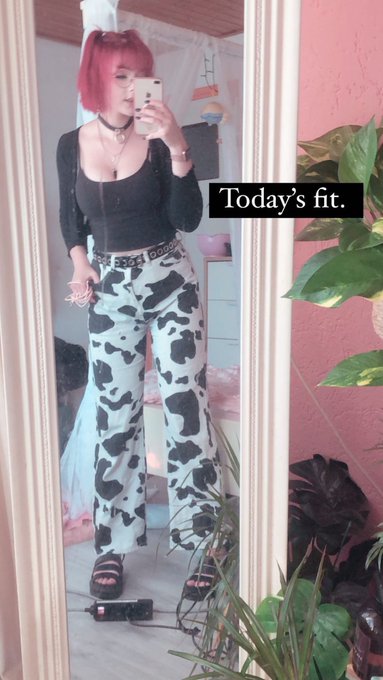 Oh huh I just hit 10k??? Wow thanks !! Here&rsquo;s two outfits I wore this week lol https://t.co/Hrrkuok7