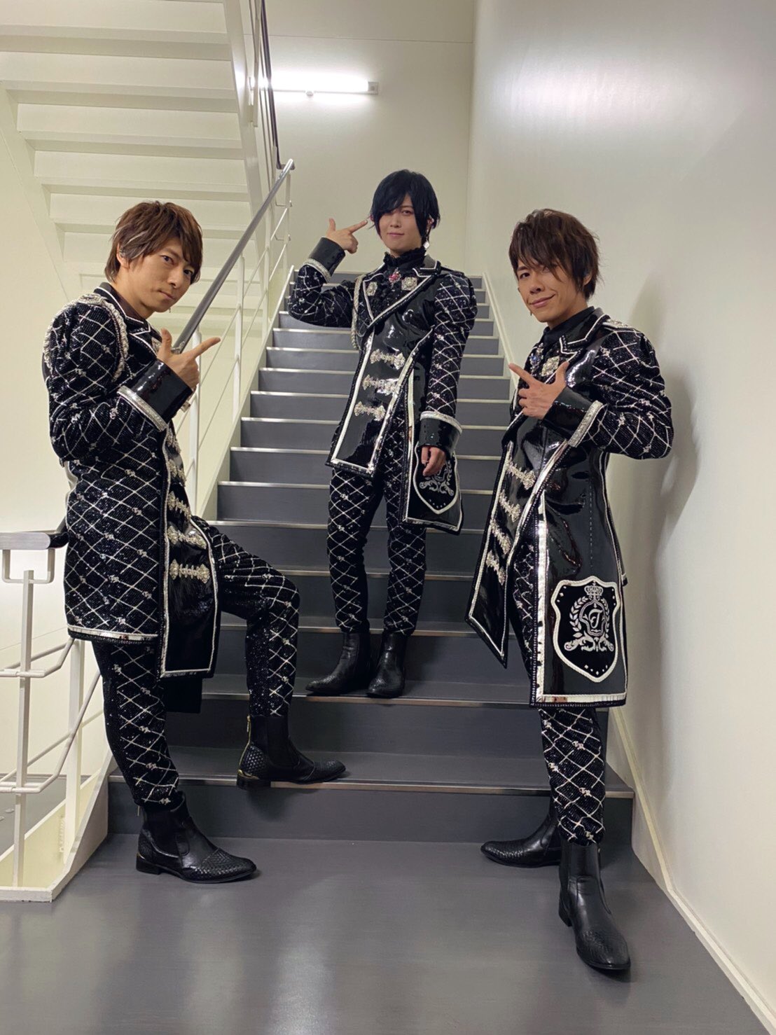 羽多野渉 公式 オフショットです 衣装さん かっこいい衣装をありがとうございます Day1の本番前 T Co Hmsue2xu6j Twitter