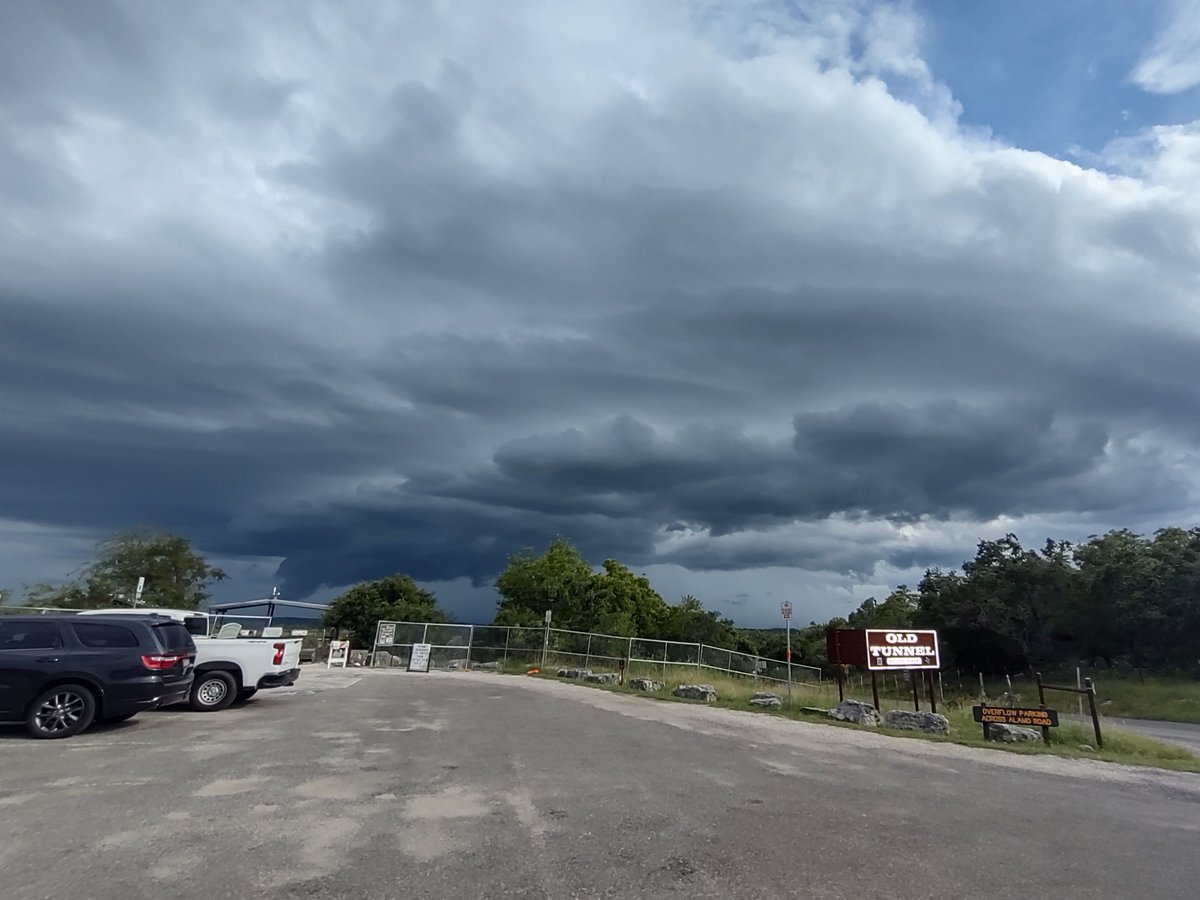 jesse_hammack's tweet photo. @NWSSanAntonio Very persistent. But did not seem to rotate but was going from less formed to more formed. But the cloud above it almost looked  cylinder shaped with this hanging right at the end of the cell structure for well over an hour or two. Cell was over Waring/comfort are around 6 terday https://t.co/Huyujw1kUd