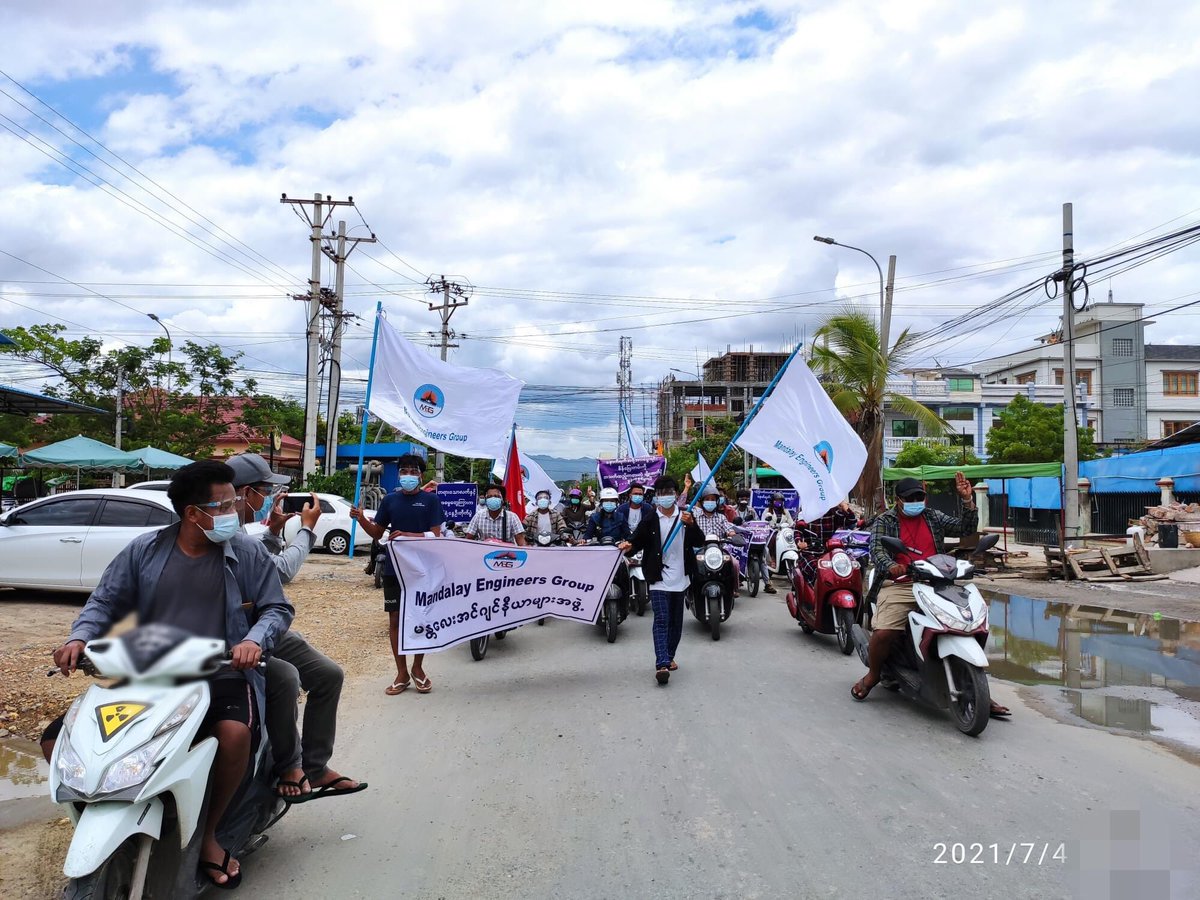 Haw55274130's tweet photo. 4.7.2021 Mandalay Engineers Group is continued to Protest Against The Military Dictatorship Despite The Tight Security Forces.

#July4Coup 
#WhatsHappeningInMyanmar https://t.co/9hFc9yQ7ad