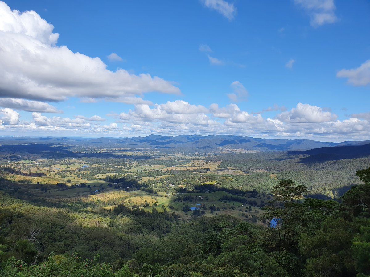 pixelier's tweet photo. I have been meaning to visit Pit Stop cafe on Mt Mee for a while now so today I decided to pay a visit as the covid lockdowns over. What an awesome place with fantastic views, you see the Brisbane city in the background. From this point of view Brisbane city looks quite surreal. https://t.co/YlwO9pXryB