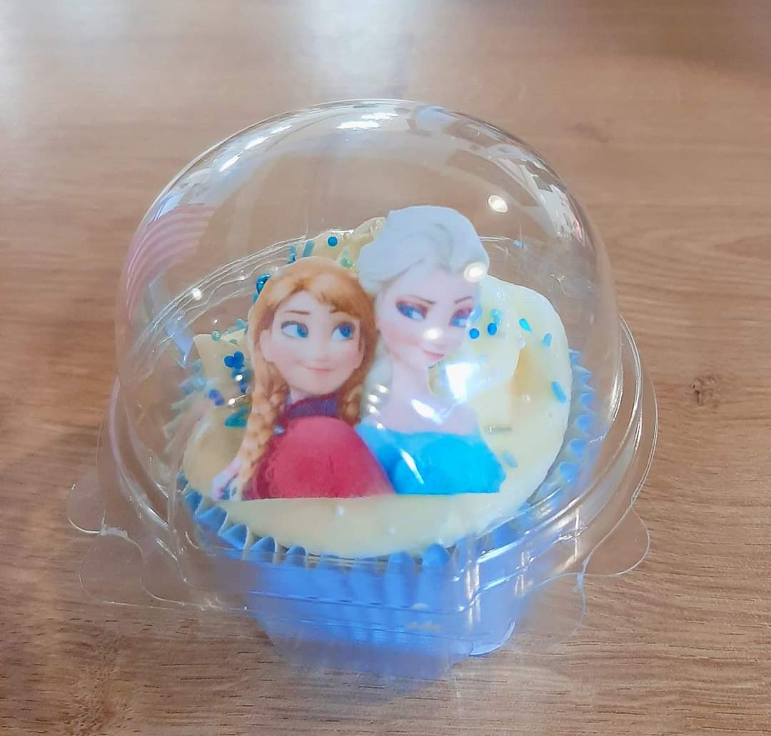 We have grandchild number one's birthday party today 🎂 Our lovely cake supplier <a href="/cakeoholix/">Cakeoholix</a> saved the day as grandchild number 2 is allergic to egg, so she made us an extra special egg free cupcake 💕 If you need any egg or dairy free cakes she can make them to order #shoplocal