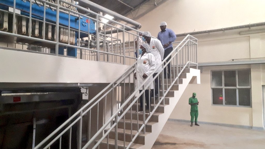 RwandaSouth's tweet photo. Nyuma yo kuvugurura ubuhinzi abaturage n'ubuyobozi babigizemo uruhare, mu igenamigambi rihuriweho hagiye hubakwa ibikorwa bifasha mu ruhererekane ngongeragaciro ku musaruro uba wabonetse ukagera ku isoko ugirira akamaro umuturage n'igihugu muri rusange, #INGANDA
#Kwibohora27 https://t.co/mbTU4H0NBo