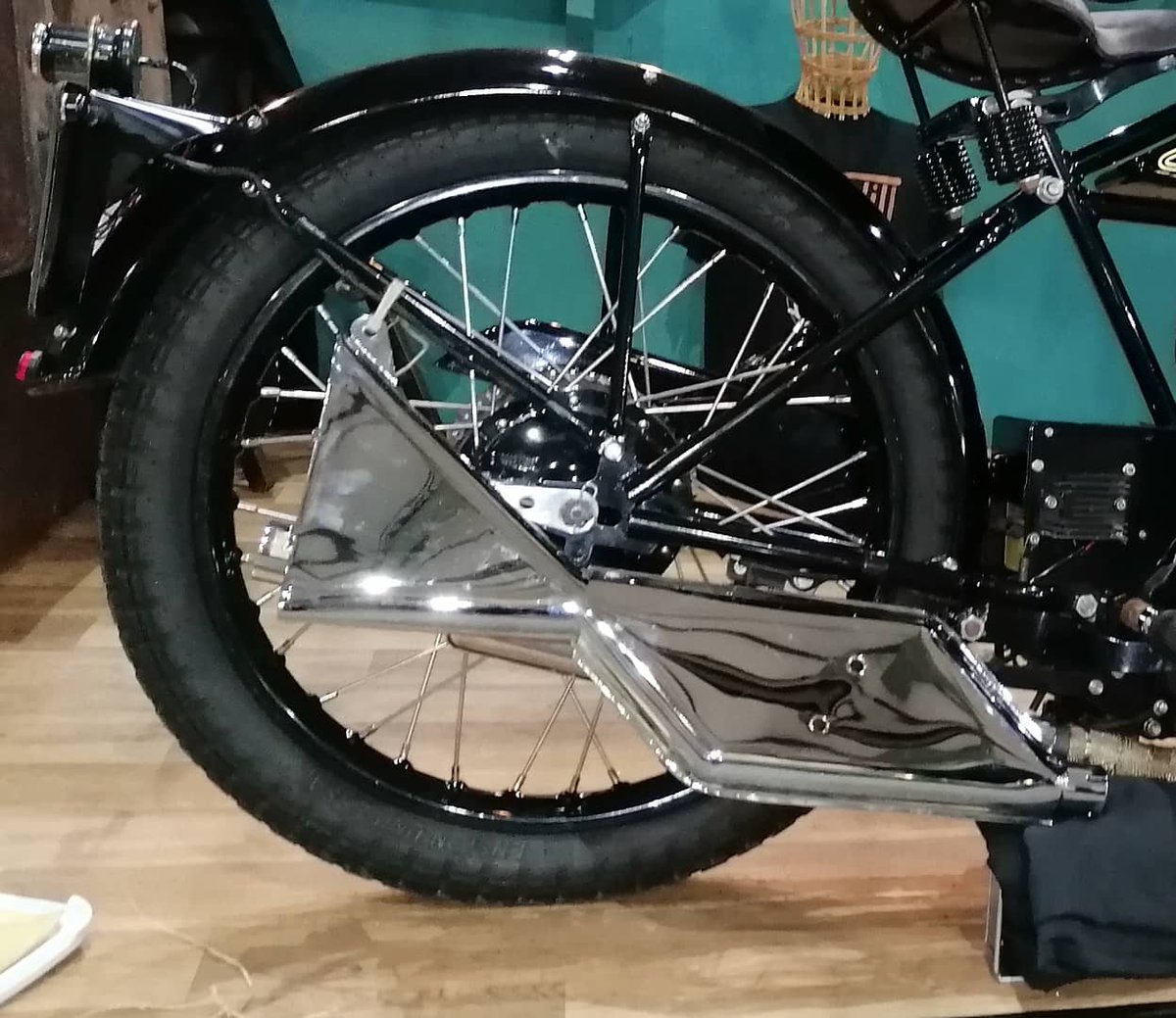wardillmotors's tweet photo. Our Wardill4 has the option of either the Brookland Can exhaust or a straight pipe, what's your favorite (excuse the mockup, we will be fitting it soon)
#brooklandscan #straightpipe #loudnoises #wardill4 #newvintage #loudpipessavelives #caferacer #boardtracker https://t.co/ascH6lh6SH