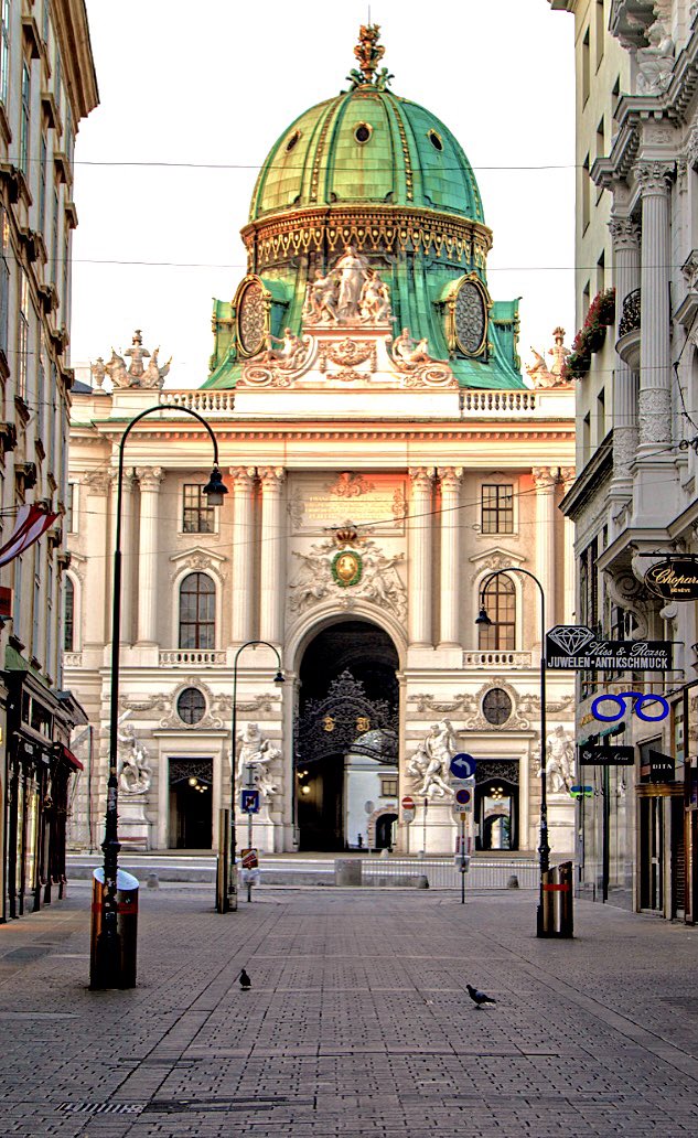 BenSostenuto's tweet photo. Good morning from Vienna ☀️ ☕️ 🇦🇹
View of the Hofburg and Michaelerplatz in the centre of the first district. Have a good weekend! 🙌🏽
#OldVienna #FirstDistrict #Hofburg #Michaelerplatz #SummerInVienna
#HaveAGoodWeekend #VPO https://t.co/R2rGyVfbZF