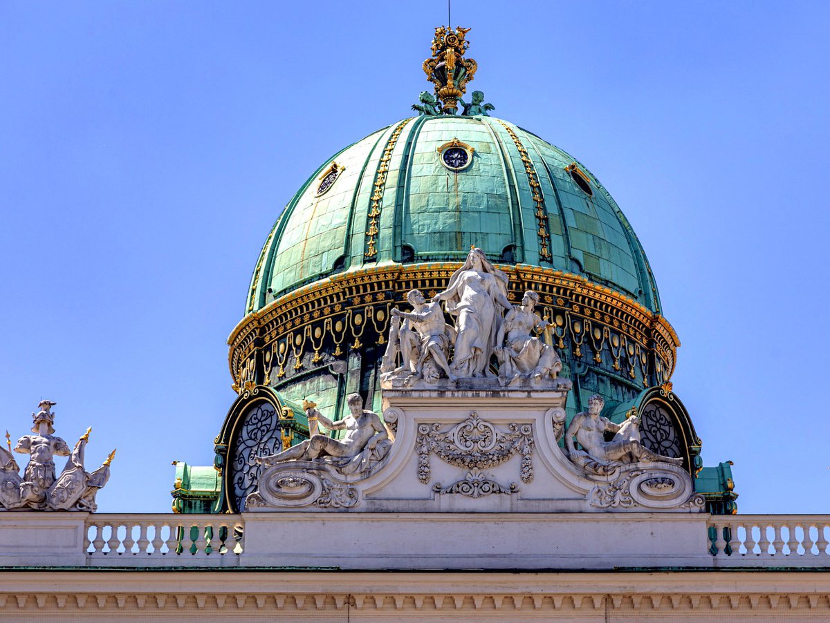 BenSostenuto's tweet photo. Good morning from Vienna ☀️ ☕️ 🇦🇹
View of the Hofburg and Michaelerplatz in the centre of the first district. Have a good weekend! 🙌🏽
#OldVienna #FirstDistrict #Hofburg #Michaelerplatz #SummerInVienna
#HaveAGoodWeekend #VPO https://t.co/R2rGyVfbZF