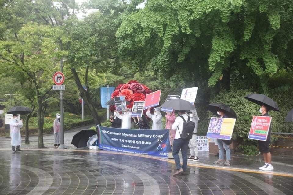 ppkx26's tweet photo. Chin Youth Association South Korea (CYOSK) held a demonstration against the military coup in front of the Russian Embassy in South Korea from 1:00 pm to 2:30 pm today on July 4.
#July4Coup #MilkTeaAlliance 
#WhatsHappeningInMyanmar https://t.co/rC2ZmmVD6v