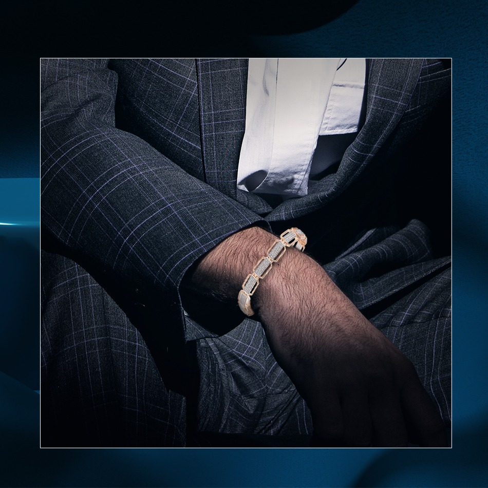ratnalayajewels's tweet photo. The #gentlemansCollection by #RatnalayaJewellers is about the royal grace and charm a man holds within. The collection is curated in hues of gold and diamond.
Visit our store at Hathwa Market | Kankarbagh
#menscollection #mensjewellery #mensjewellerycollection #mensfashion https://t.co/9q2t6nOnq2