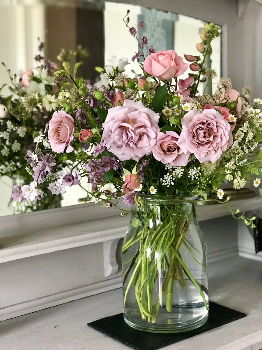 This week’s subscription flowers for the loveliest of clients, all from the V+W patch.

#pembrokeshireflorist #flowerfarmer #grownnotflown #gardengathered #britishflowers #beautifulflowers
#inspiredbypetals #fieldtovase #flowersfromthefarm #saundersfoot