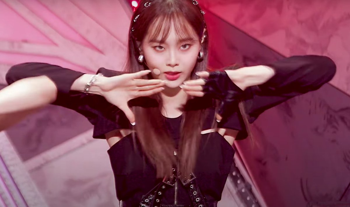 Chuu pics ♡ tweet media