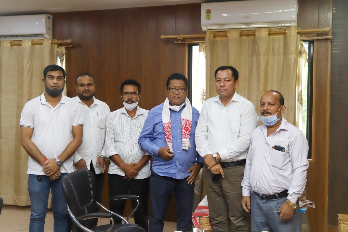 ranojpeguassam's tweet photo. আজি অসম জাতীয়তাবাদী যুৱ ছাত্ৰ পৰিষদৰ লগত মাধ‍্যমিক আৰু উচ্চতৰ মাধ্যমিক ২০২১ বৰ্ষৰ পৰীক্ষা সম্পৰ্কে গুৰুত্বপূৰ্ণ আলোচনাত মিলিত হওঁ। 

পৰিষদৰ তৰফৰ পৰা আগবঢ়োৱা পৰামৰ্শৱলী অসম চৰকাৰে গুৰুত্ব সহকাৰে বিবেচনা কৰিব।

অনান্য শৈক্ষিক বিষয় সমূহৰ ক্ষেত্ৰত আমি পুনৰবাৰ আলোচনাত মিলিত হম। https://t.co/NssZvk0yot