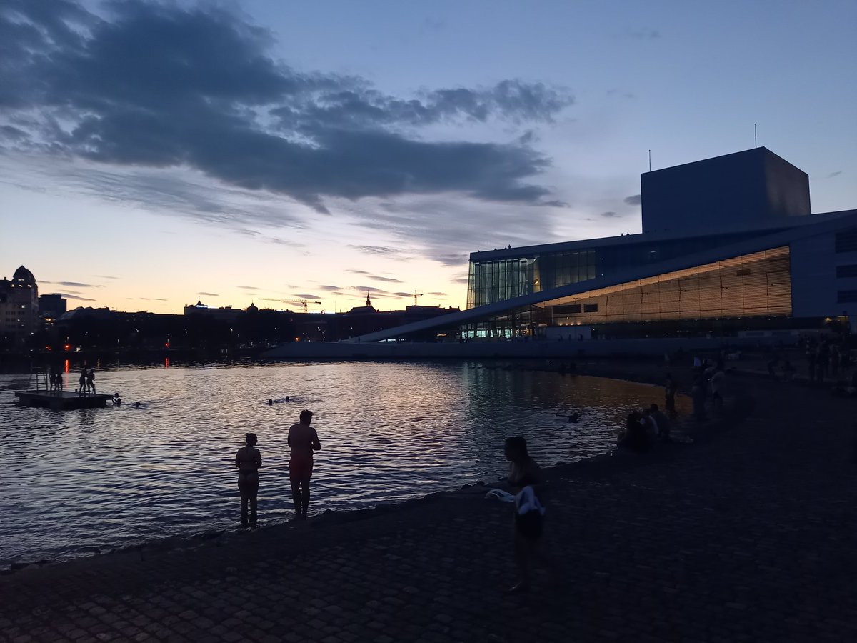 signepahle's tweet photo. Oslove by night. #operastranda #oslo https://t.co/1hfzCXIhrW