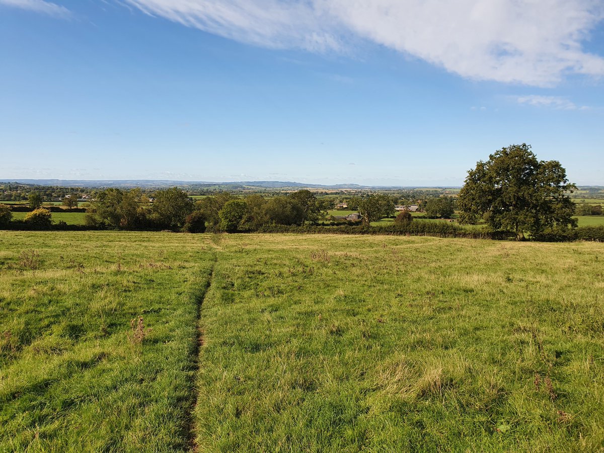 LongWeekenders's tweet photo. Photos (1 of 2) from #walking the #centenaryway in #Warwickshire last September. Final day of 5 day #hike going from #edgehill to #shipston completing the 100 mile #ldp. Learning about the first #englishcivilwar. Full details on #podcast #walkthisway @WKWT @WarwicksRambler https://t.co/ts6UHNvvLN