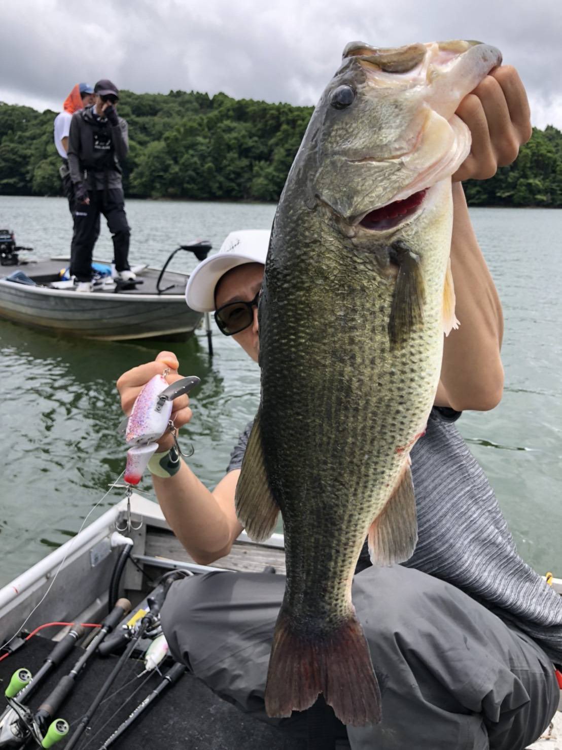 修治 親友が釣りの大会で優勝しました 昨日一緒に釣り行った子 最後まで諦めなかった結果の勝利 自分のことみたいに嬉しい よかったね 北山ダム バス釣り T Co Lknnlzr5er Twitter