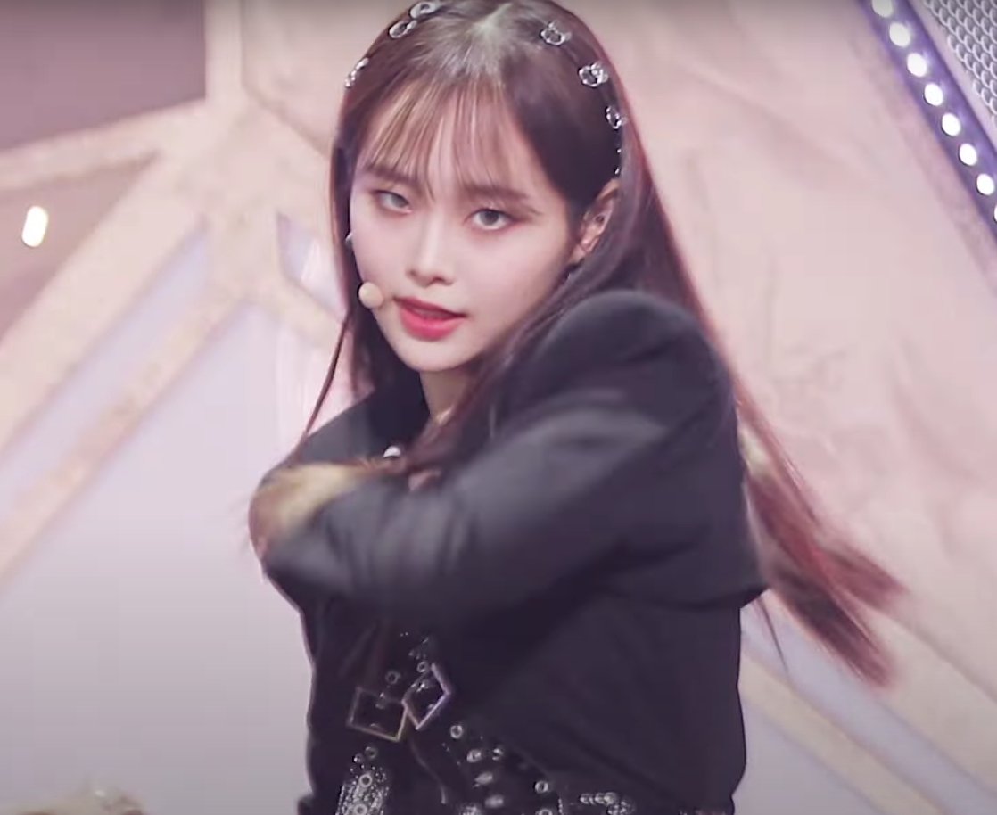 Chuu pics ♡ tweet media