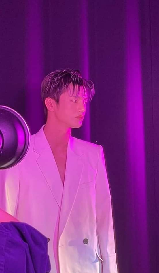Aesthetic092's tweet photo. HEʼS HOTTER THAN FIRE. 🔥 https://t.co/dMXsuuZDiB