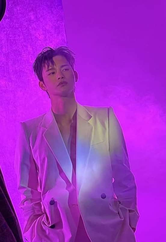 Aesthetic092's tweet photo. HEʼS HOTTER THAN FIRE. 🔥 https://t.co/dMXsuuZDiB