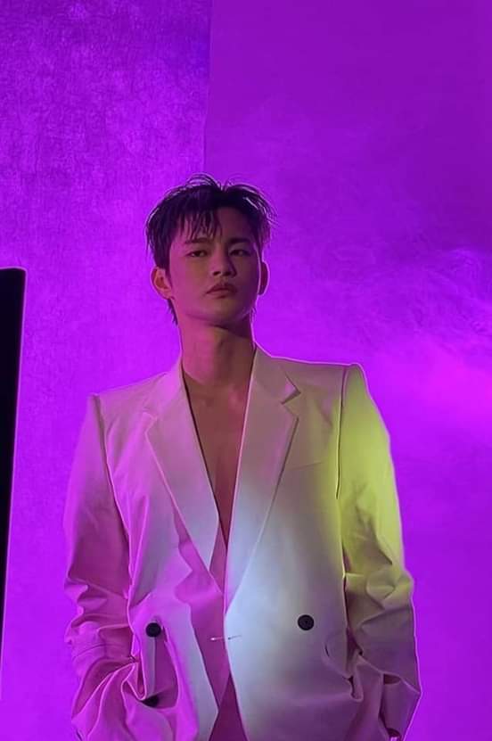 Aesthetic092's tweet photo. HEʼS HOTTER THAN FIRE. 🔥 https://t.co/dMXsuuZDiB