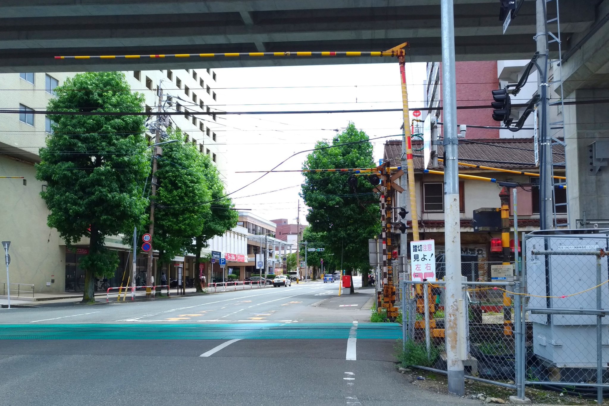 あぶってかもかも とりあえずサブ垢 ここ最近ゾンサガばかりなんで 半年振りに福岡ご当地アニメのスケッチブックの聖地巡礼を兼ねて 絶賛高架化工事中のざっしょの近況をば 時の流れは早いものですなあ D 西鉄天神大牟田線 変わりゆく