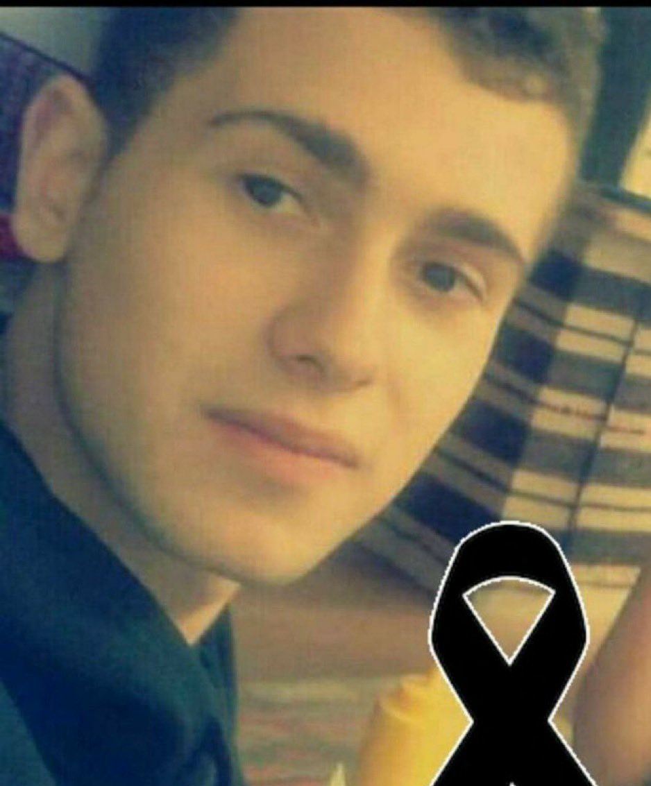chikosdelmaiz's tweet photo. Asesinado a golpes al grito de maricón. Tenía 24 años y toda una vida por delante. En esto desembocan los discursos de odio y la normalización y blanqueo de determinadas posiciones y partidos de extrema derecha. 

#JusticiaParaSamuel 
#StopHomofobia https://t.co/I2tHWihm8R
